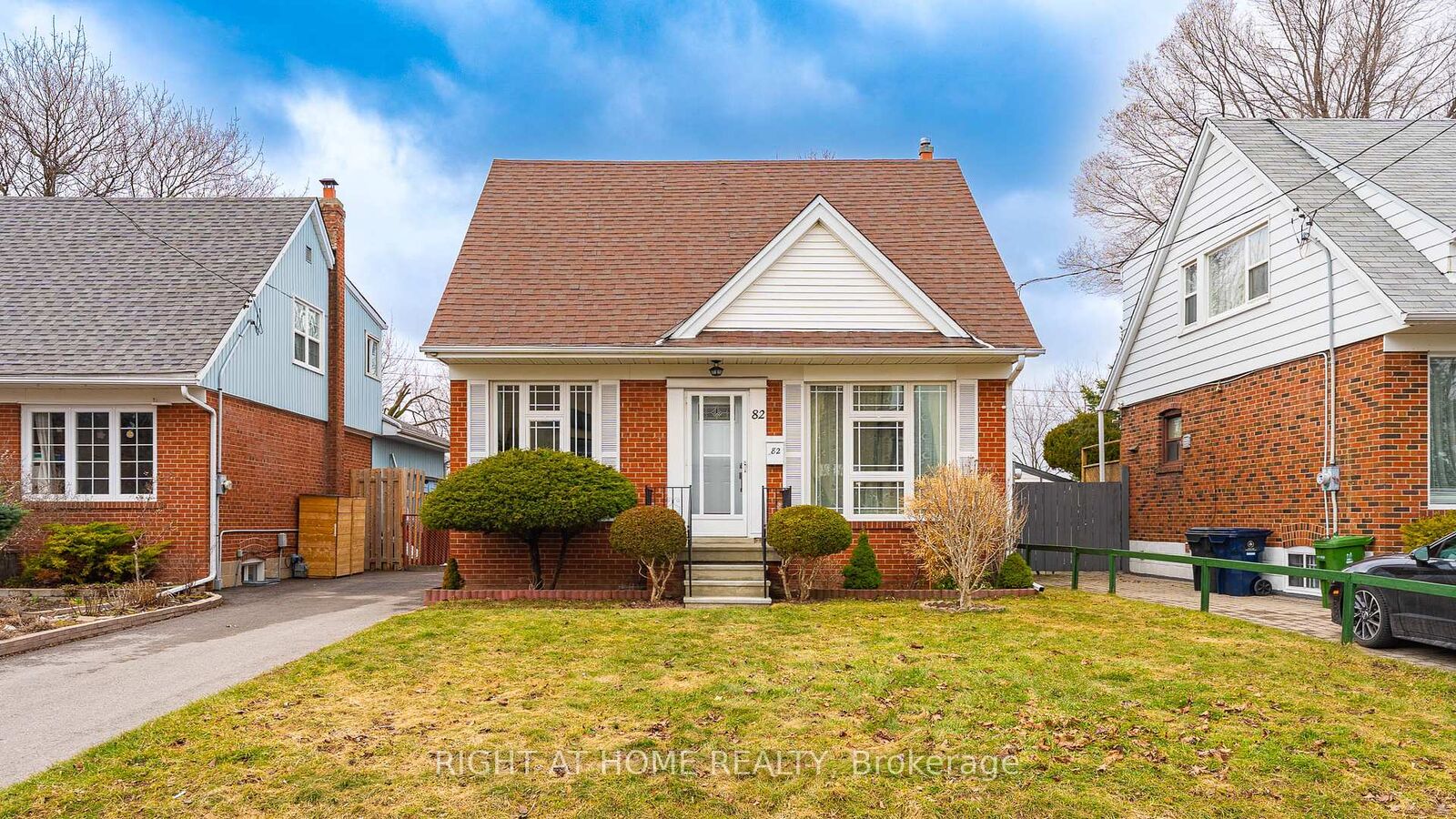 Property Photo:  82 Tower Drive  ON M1R 3P2 