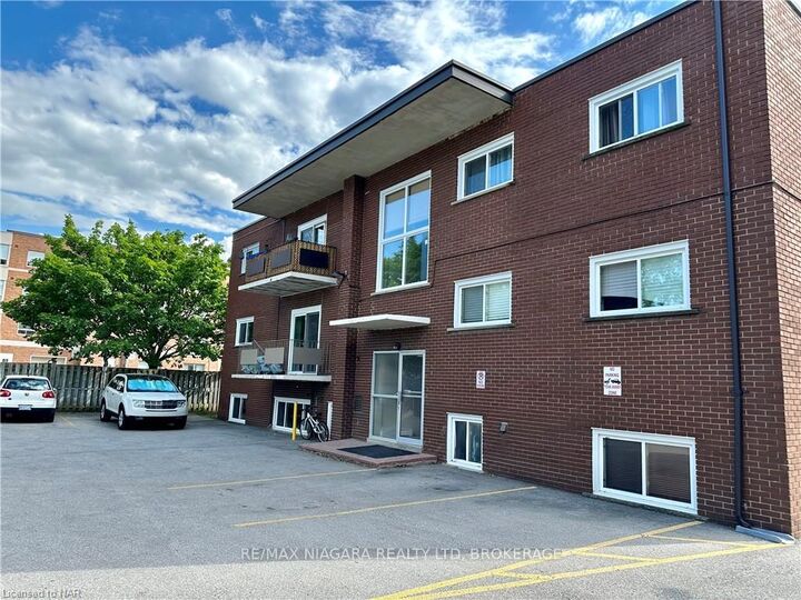 Property Photo:  286 Vine Street 4  ON L2M 4T3 