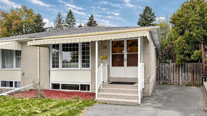 Property Photo:  32 Cairnside Crescent  ON M2J 3M8 