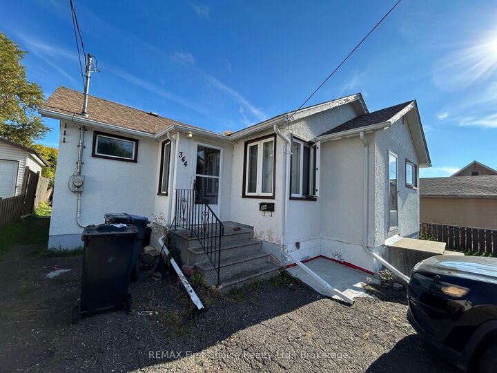 Property Photo:  344 Cornwall Avenue  ON P7B 1T3 