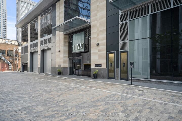 Property Photo:  11 Yorkville Avenue 5908  ON M4W 0B7 