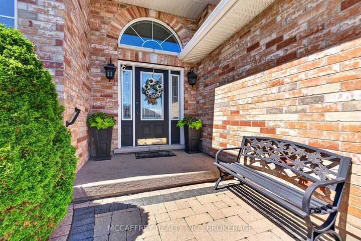 Property Photo:  9 Hartwood Crescent  ON K7R 3L1 