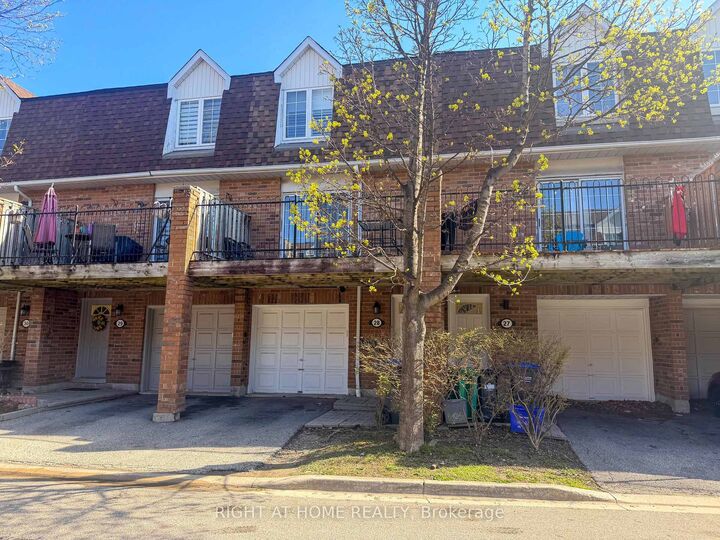 Property Photo:  1525 South Parade Court 28  ON L5M 6E9 