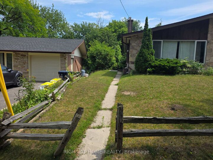 Property Photo:  131 Thicketwood Drive  ON M1J 2A2 