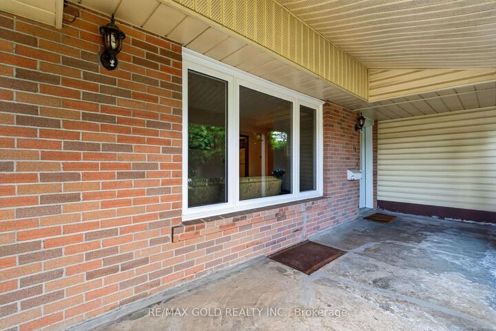 Property Photo:  18 Esplanade Road  ON L6T 2C7 