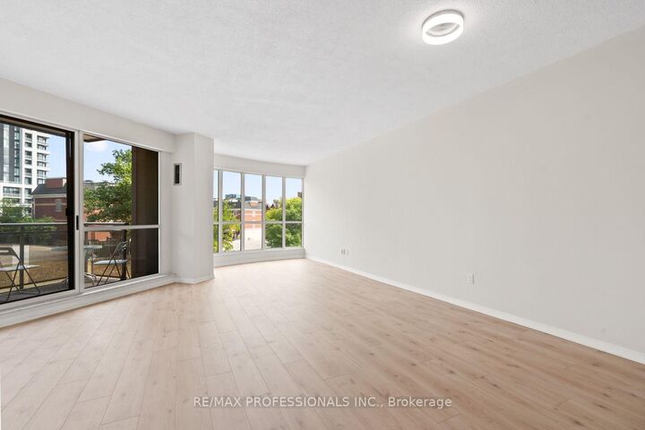 Property Photo:  2511 Lakeshore Road W 311  ON L6L 6L9 