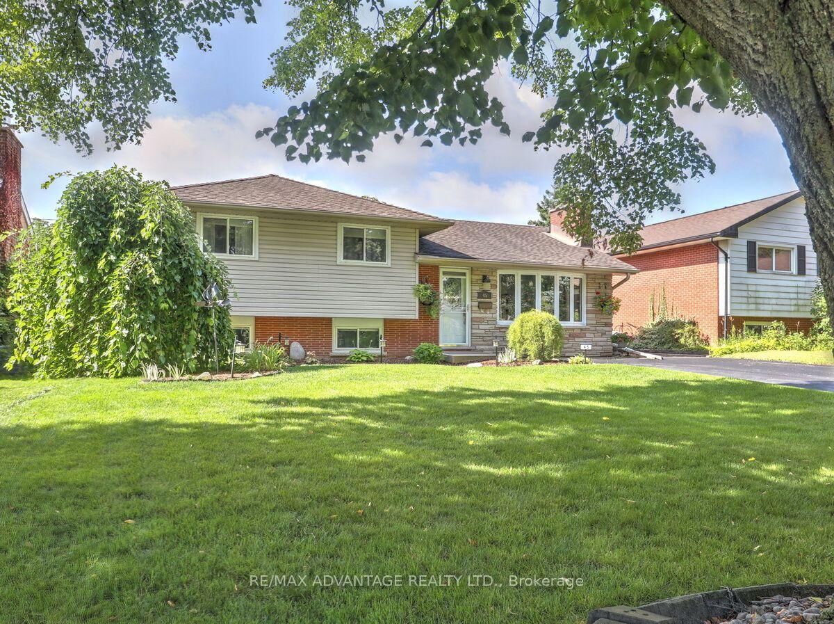 Property Photo: 45 Agincourt Gardens ON N5Z 4E5