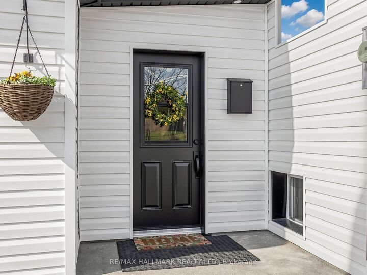 Property Photo:  19 Ludlow Street  ON L4R 4B7 