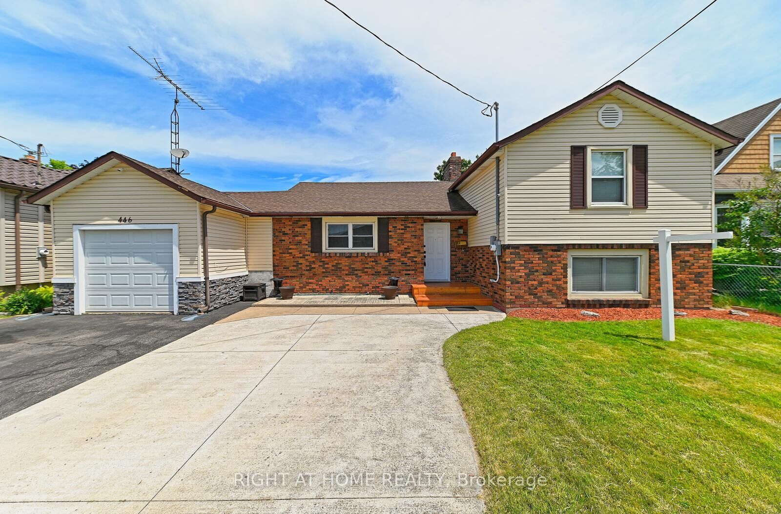 Property Photo:  446 Geneva Street  ON L2N 2H3 