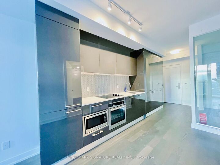 Property Photo:  3 Gloucester Street 2711  ON M4Y 0C6 