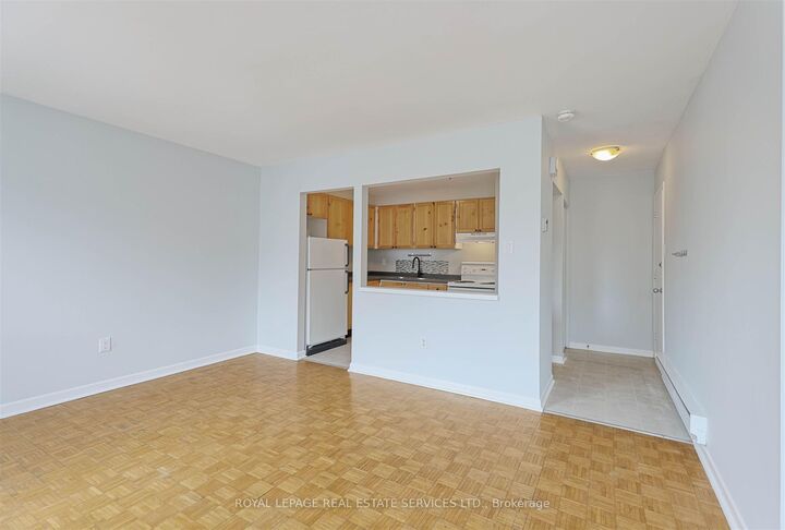 Property Photo:  2875 Bloor Street W Back  ON M8X 1B3 