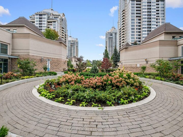 Property Photo:  17 Barberry Place 1814  ON M2K 3E2 