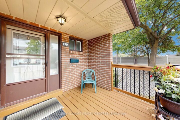 Property Photo:  215 Baronwood Court 215  ON L6V 3H9 