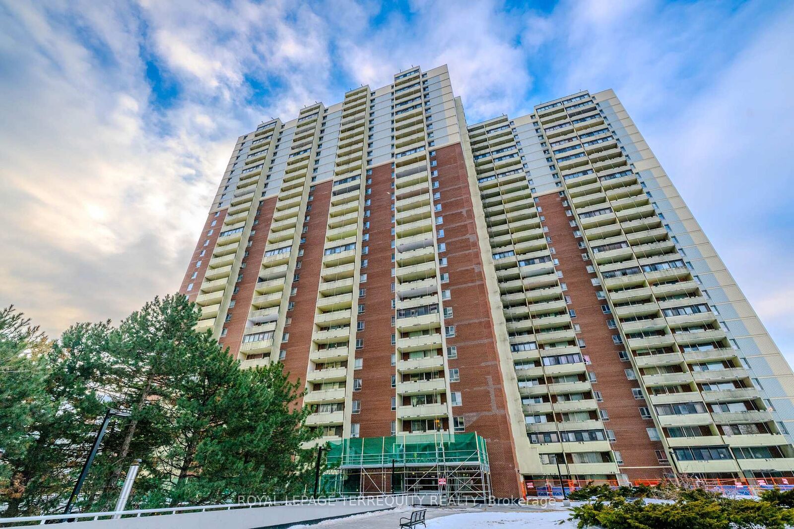 Property Photo:  1 Massey Square 309  ON M4C 5L4 