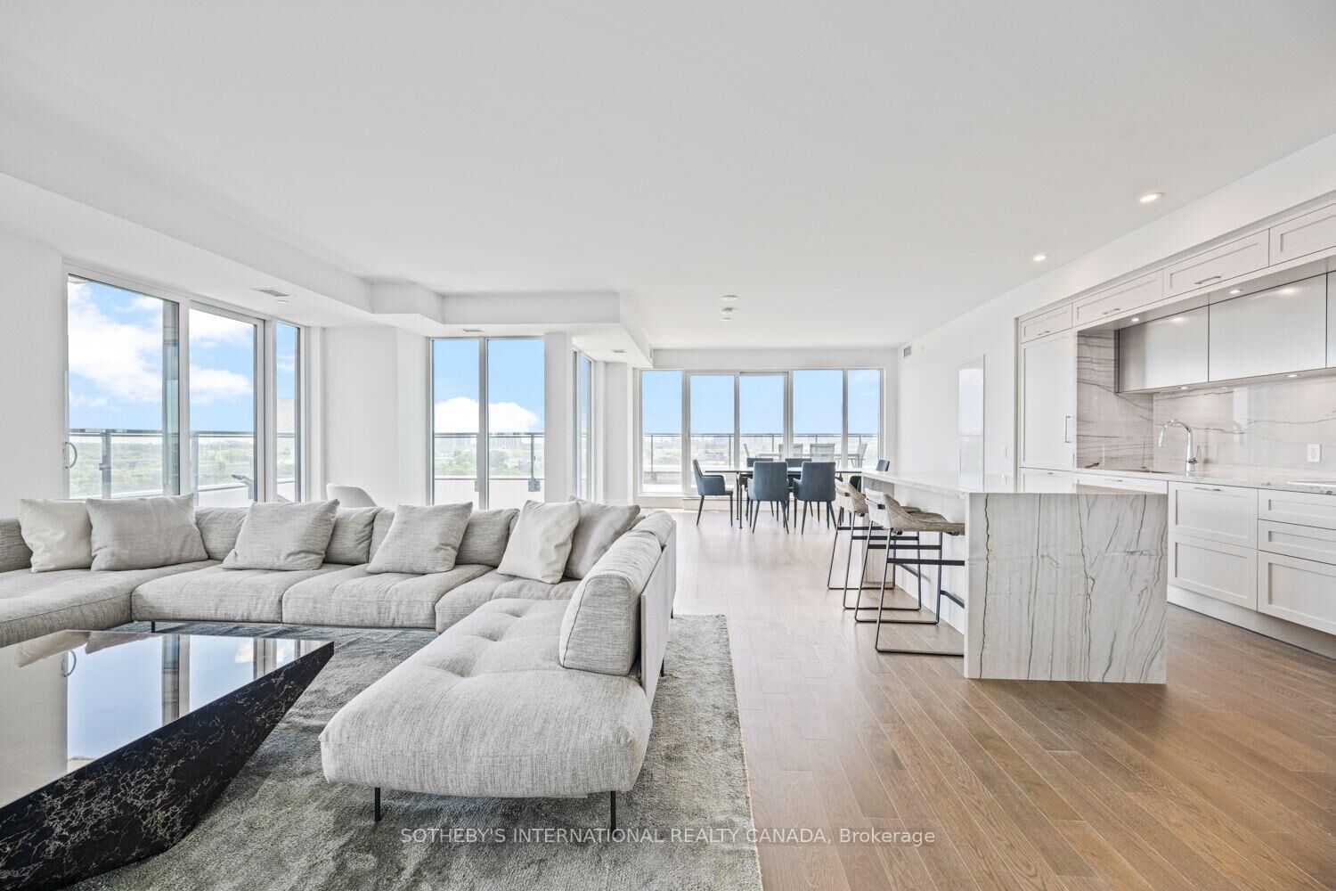 Property Photo: 30 Inn On The Park Drive 1109 ON M3C 0P7