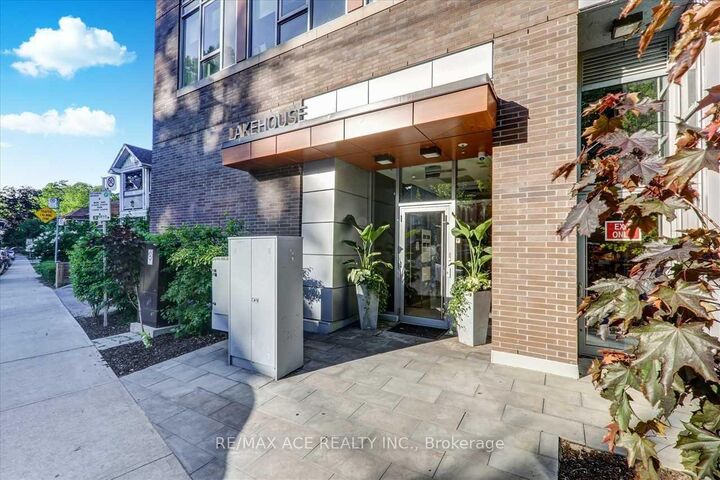 Property Photo:  1960 Queen Street 206  ON M4L 1H8 
