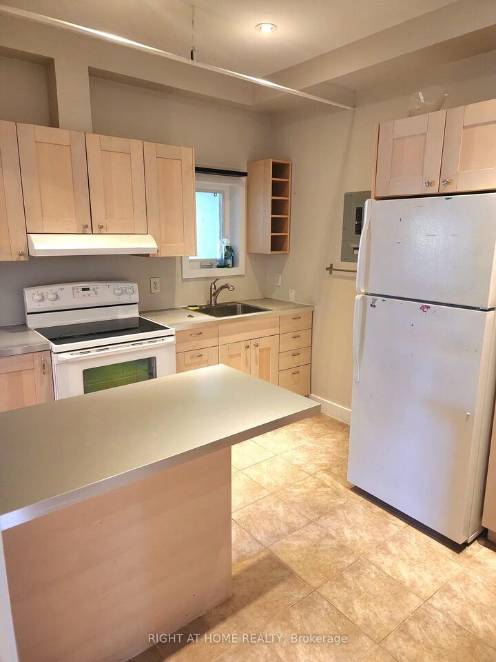 Property Photo:  32 High Park Boulevard N Unit 2  ON M6R 1M7 