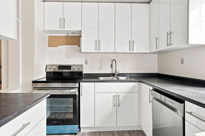 Property Photo:  256 Bay Street N  ON L8L 1M3 