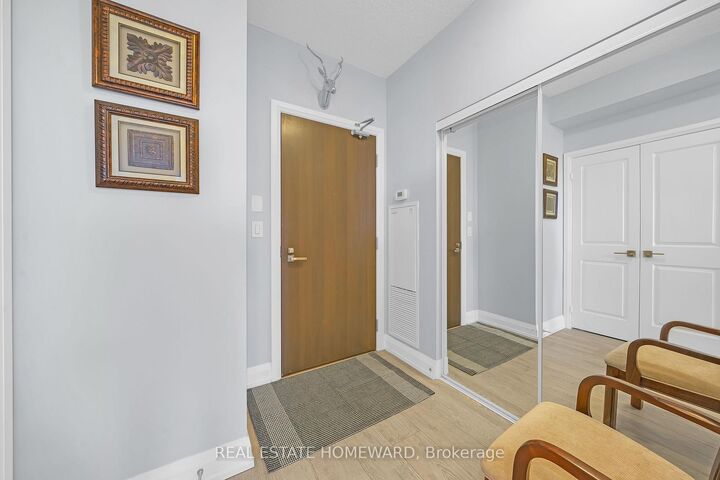 Property Photo:  7161 Yonge Street 1525  ON L3T 0C8 