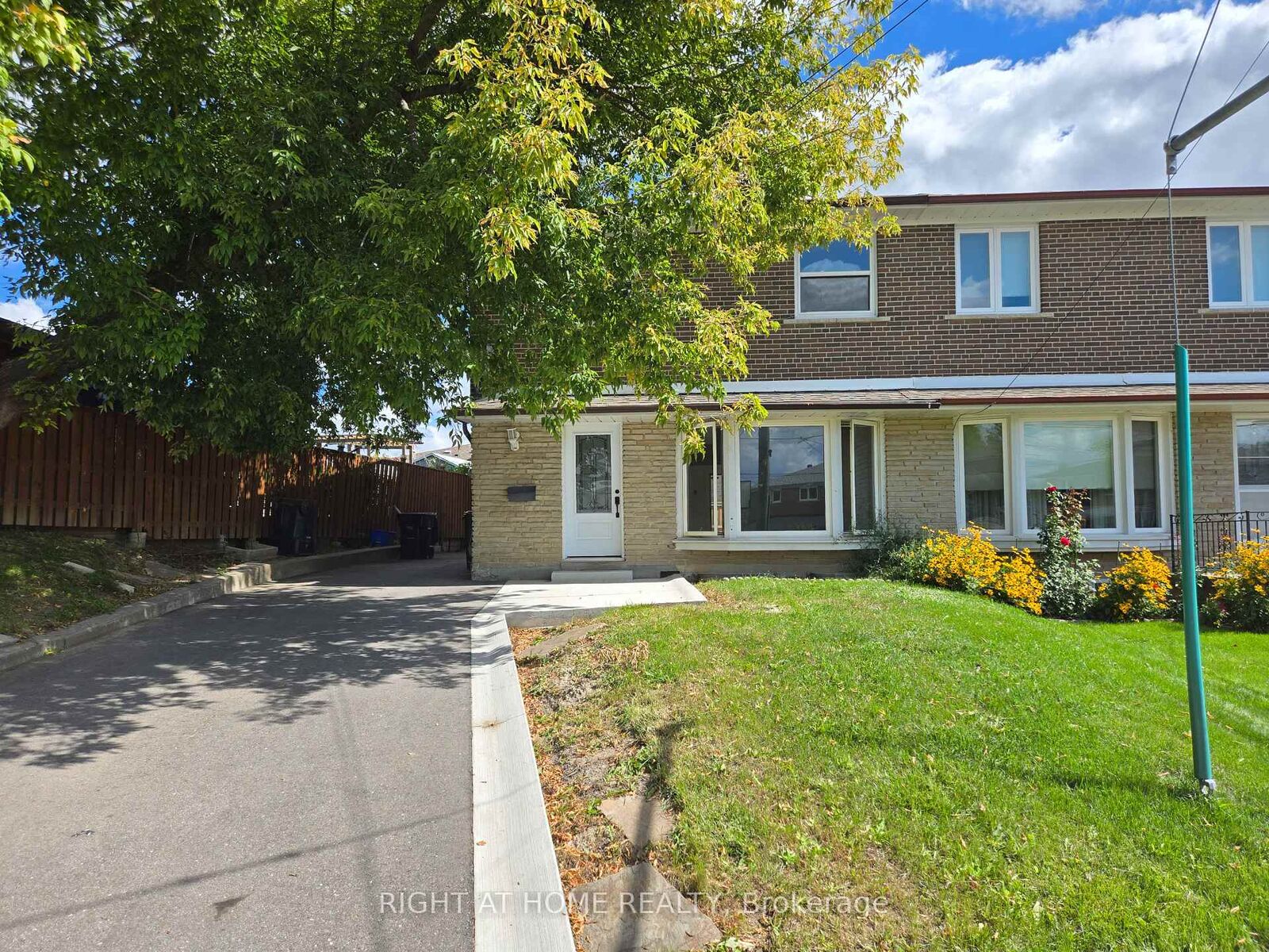 Property Photo:  13 Faulkner Crescent  ON M9M 2B9 