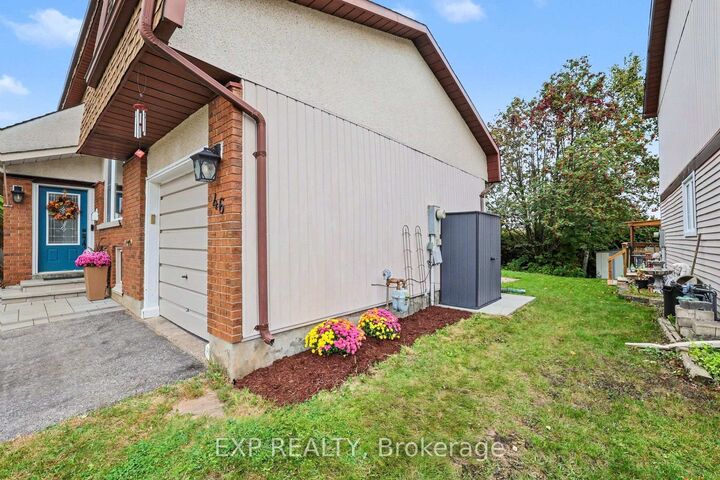 Property Photo: 46 Westcliffe Street ON K2H 7X4