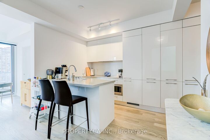 Property Photo: 3 Gloucester Street 1709 ON M4Y 0C6