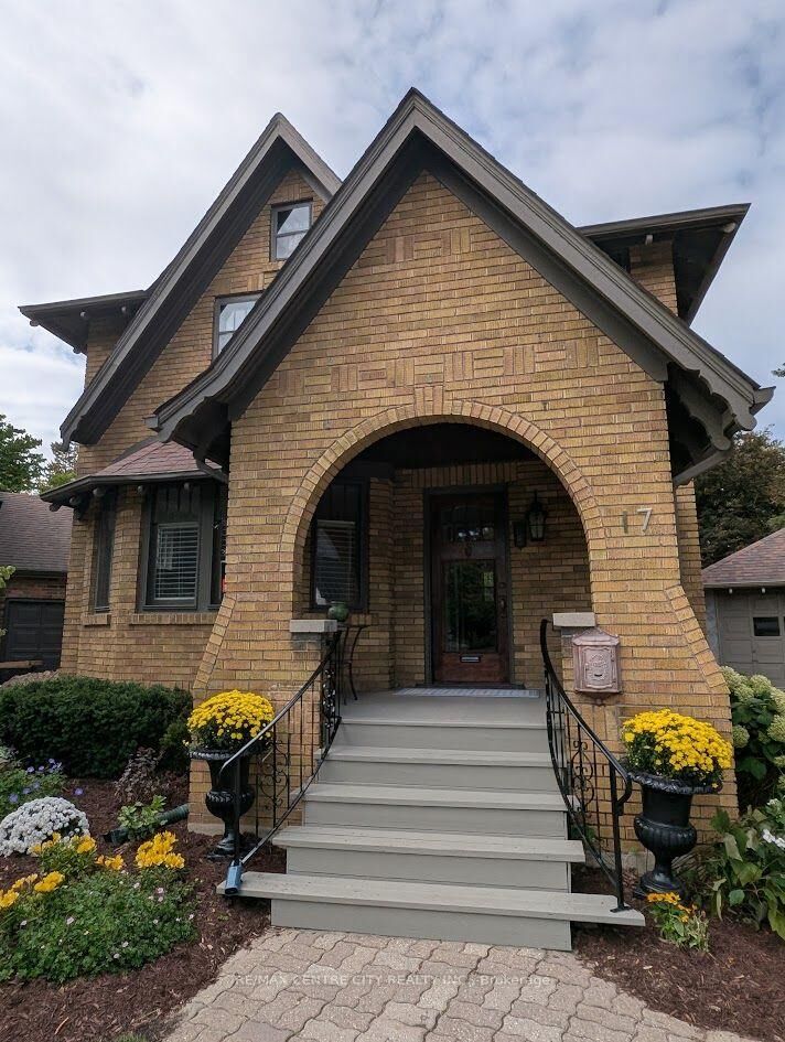 Property Photo:  