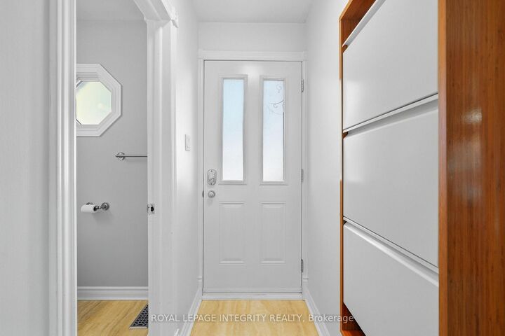 Property Photo:  18 Greenbank Road S 18  ON K2H 5T9 