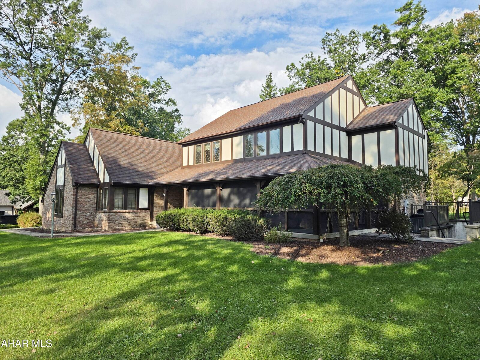 Property Photo: 114 Stratford Court PA 16648