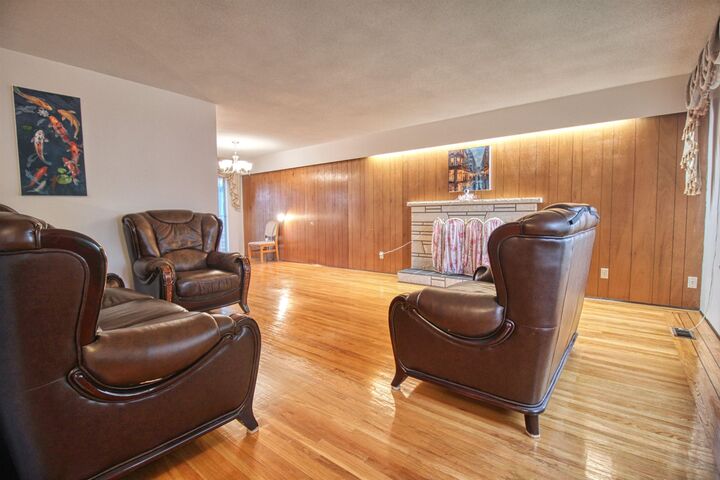 Property Photo:  904 E 52nd Avenue Top  BC V5X 1H2 