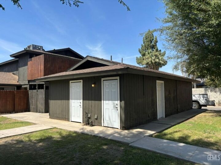 Property Photo:  2824 N Half Moon Drive  CA 93309 