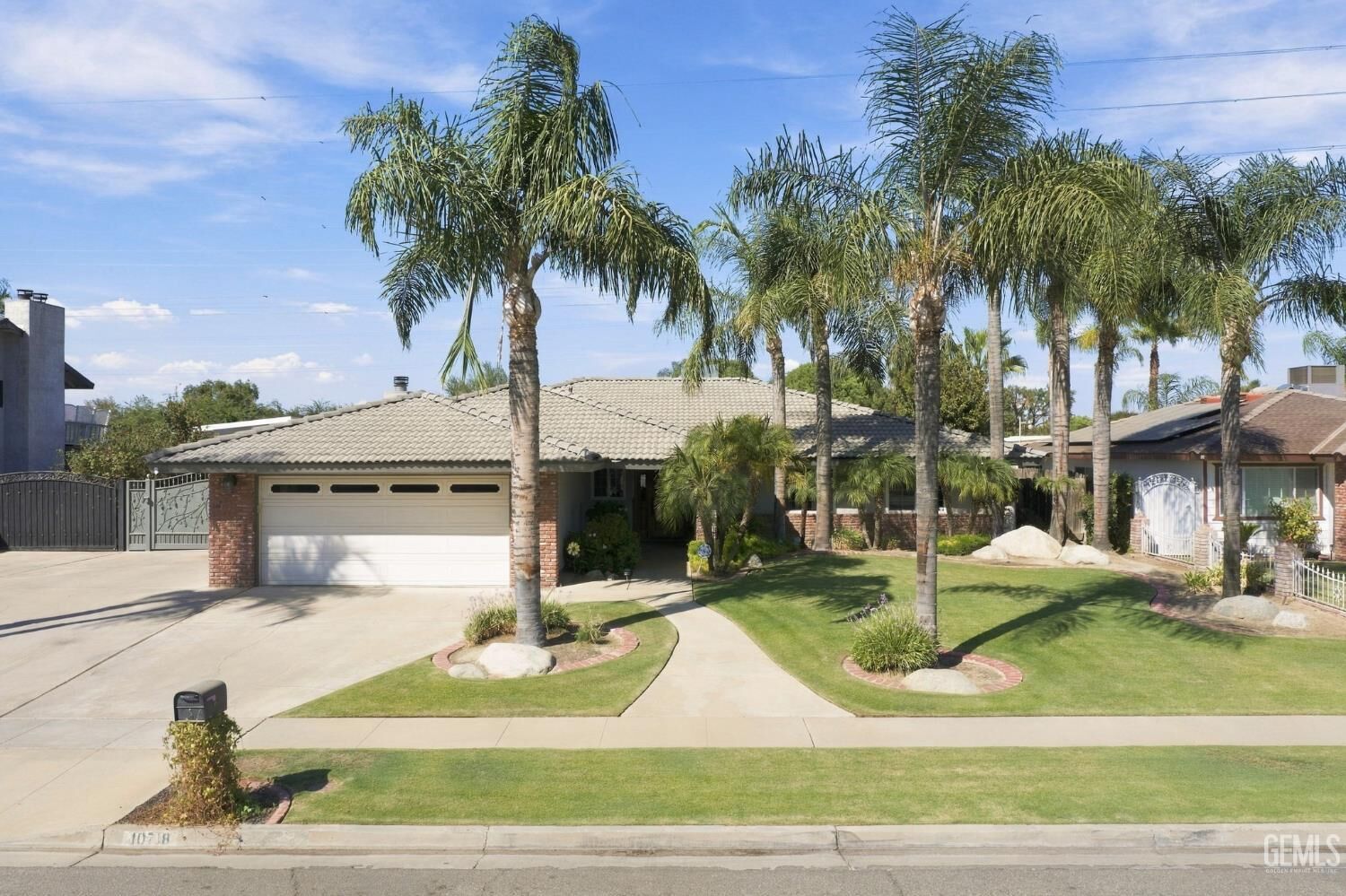 Property Photo: 10718 Dee Dee Avenue CA 93312