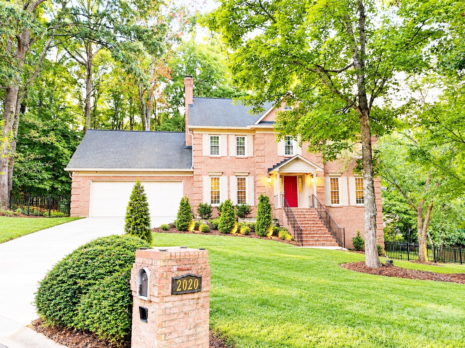 Property Photo:  2020 Fairchelsea Way Lane  NC 28105 