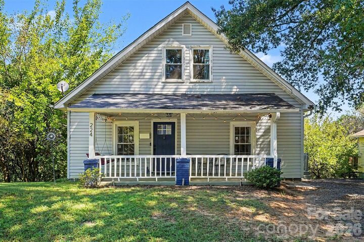 Property Photo: 224 E Catawba Avenue NC 28115