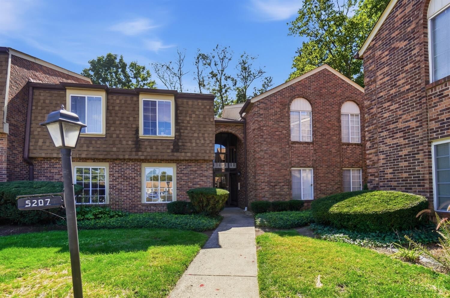 Property Photo:  5207 S Eaglesnest Drive  OH 45248 