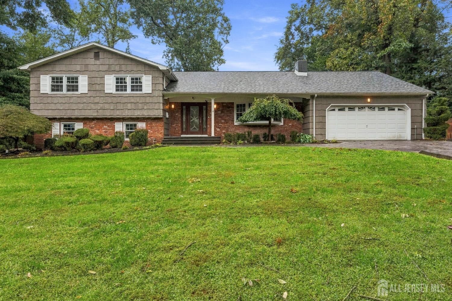 Property Photo:  4 Redcoat Drive  NJ 08816 