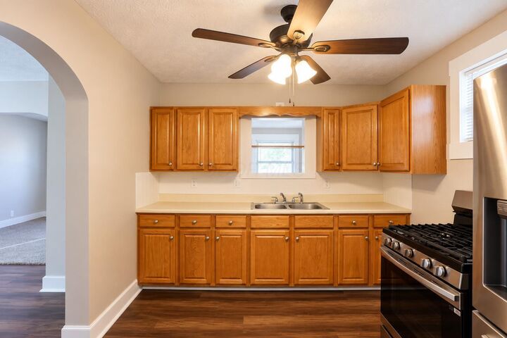 Property Photo:  404 N 10th Street  OH 43055 