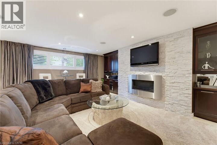 Property Photo:  77 Yellow Birch Drive  ON N2N 2M3 