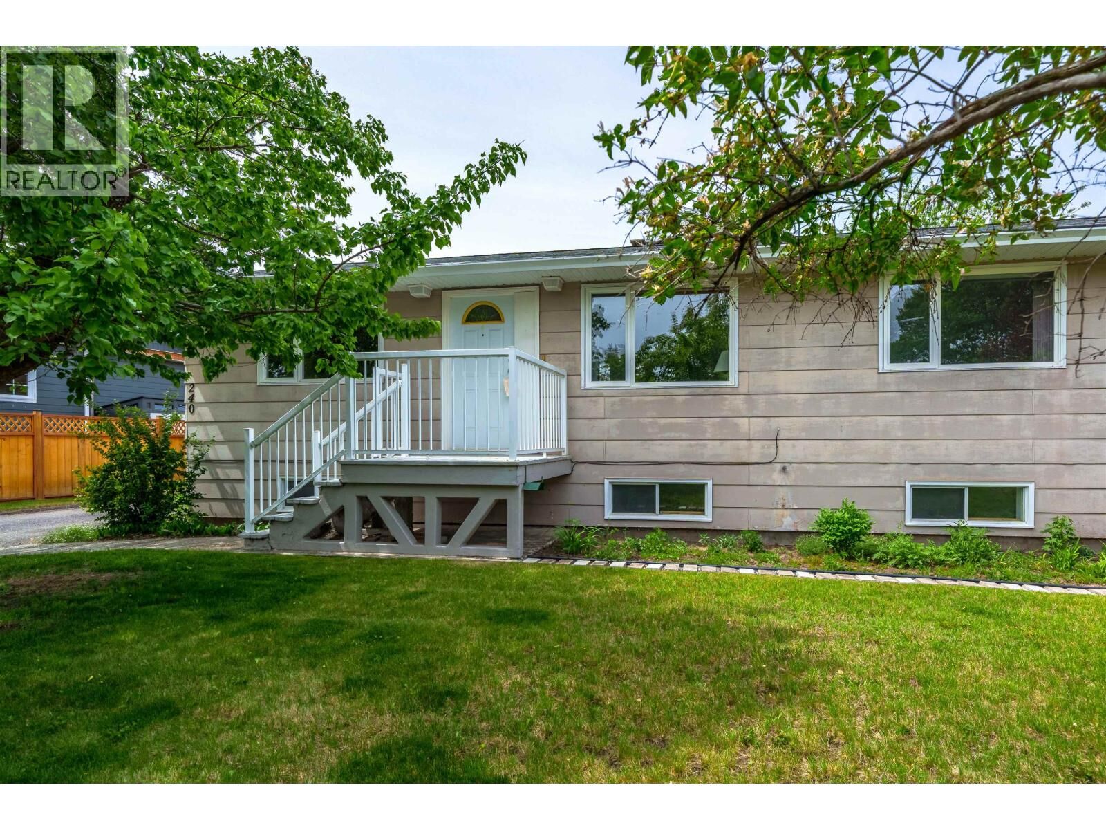Photo de la propriété:  240 Dogwood Avenue  BC V0K 2E0 