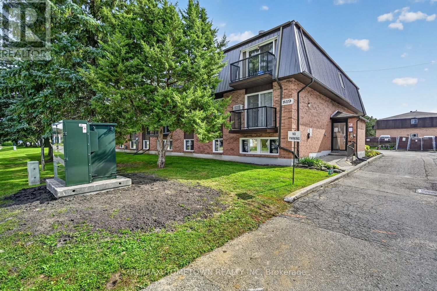 Property Photo: 819 Macodrum Drive 1 ON K6V 6P6
