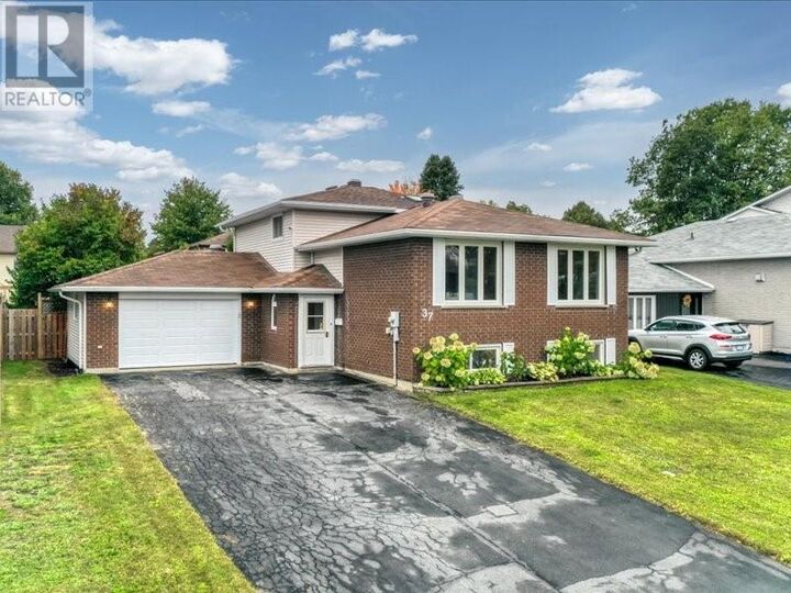 Property Photo:  37 Plumtree Crescent  ON P3B 4G7 