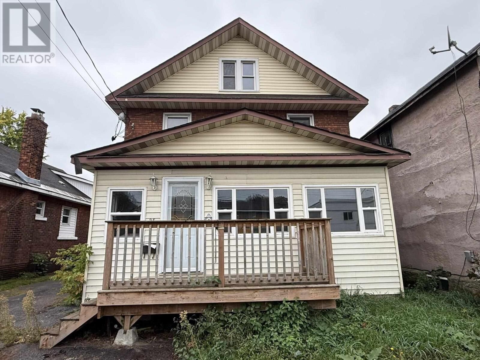 Property Photo:  35 Albert St  ON P6A 2H7 