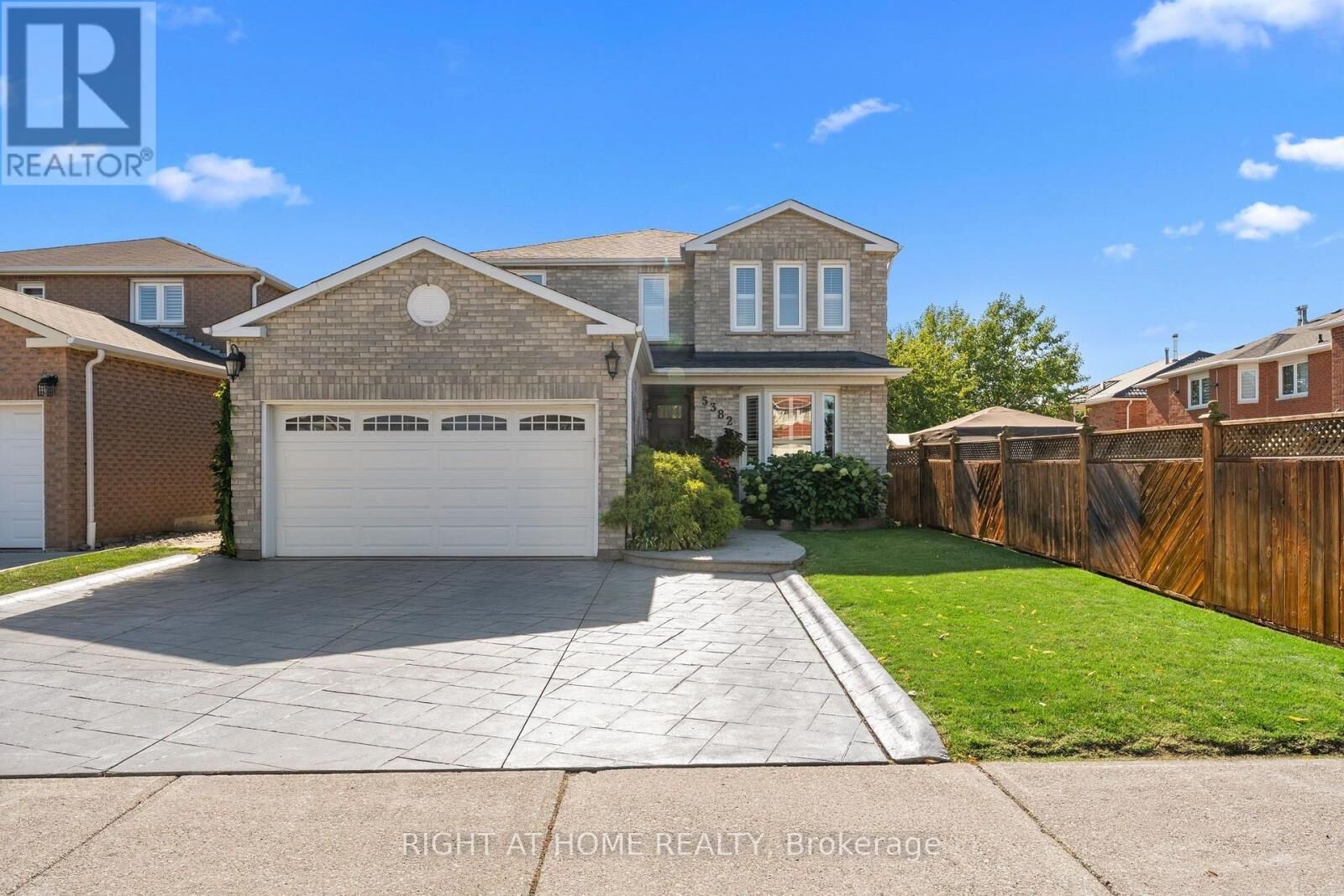 Property Photo: 5382 Huntingfield Drive ON L5R 2E8