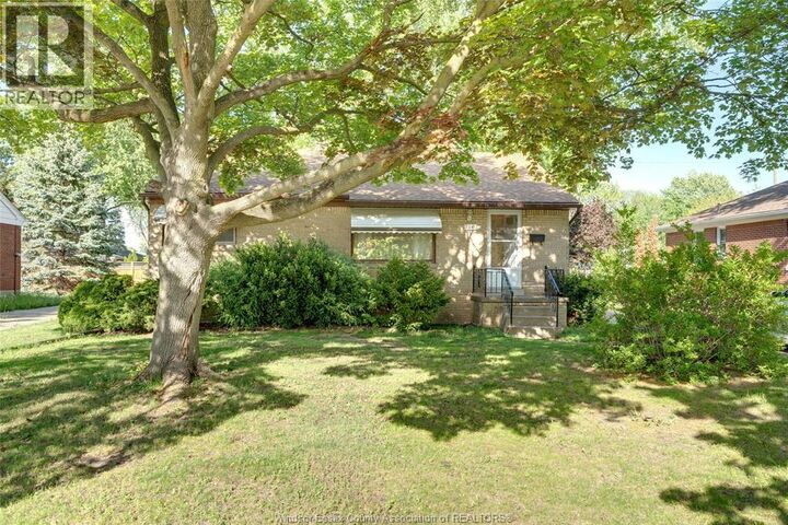 Property Photo:  3256 Dominion Boulevard  ON N9E 2N5 