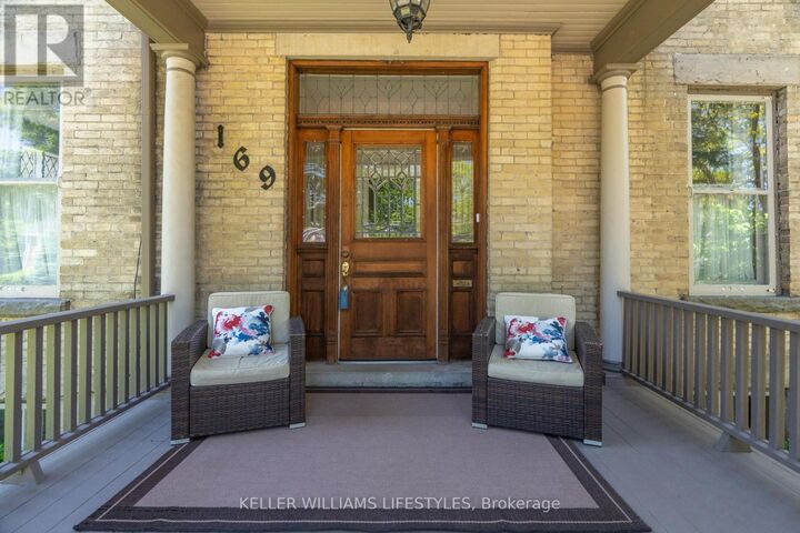 Property Photo:  169 Ridout Street South  ON N6C 3X7 