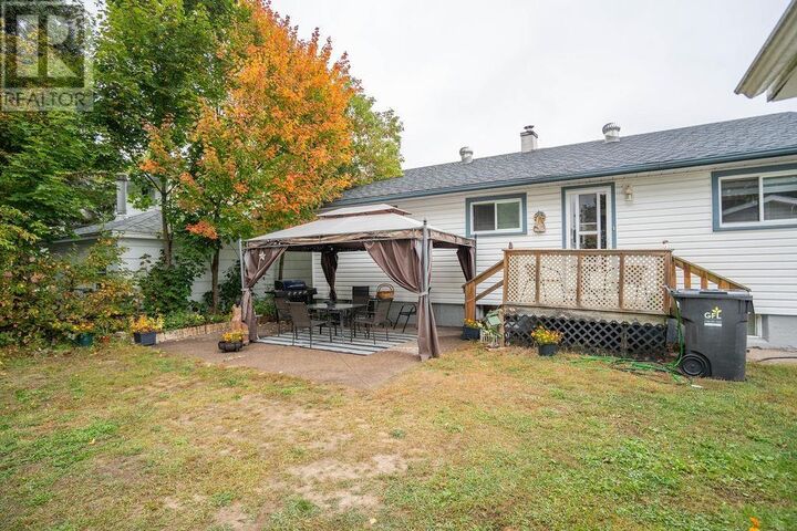 Property Photo:  41 Centre St  ON P6A 4P5 