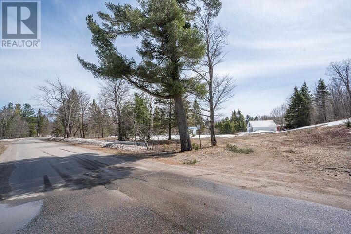 Property Photo:  677 Maki Rd  ON P6A 6K4 
