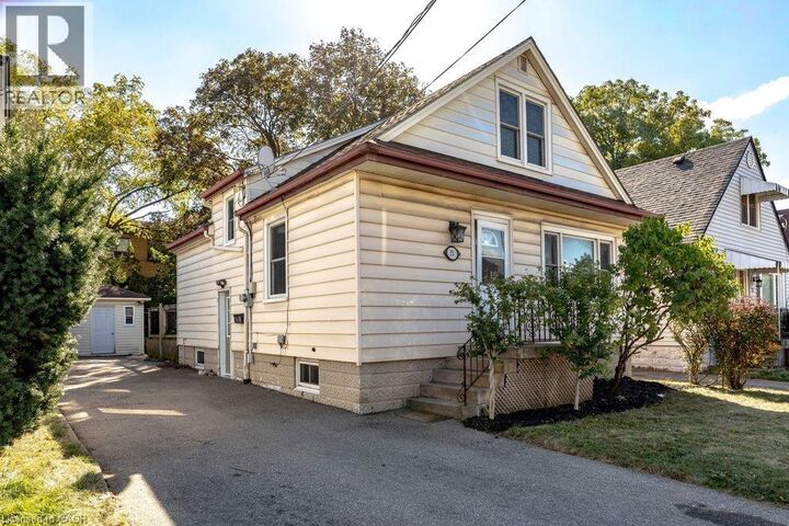 Property Photo:  15 East 27th Street  ON L8V 3E6 