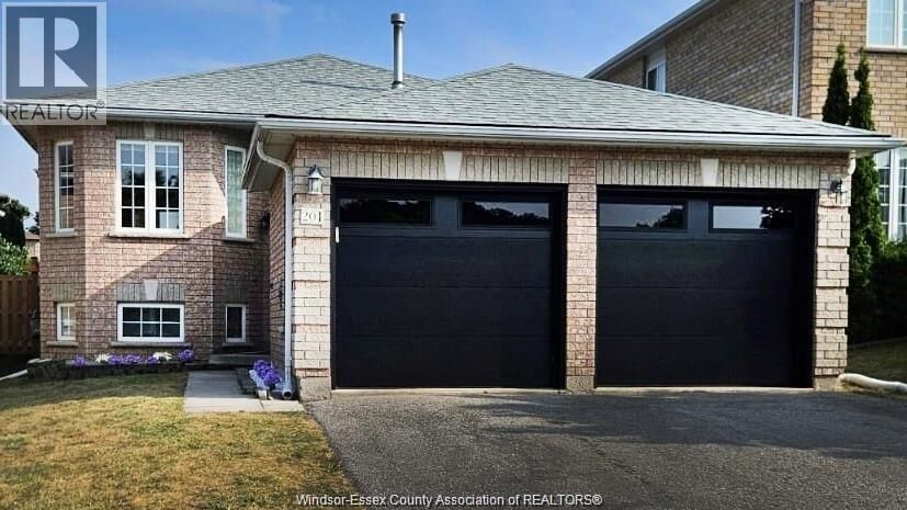 Property Photo: 201 Hanmer Street East ON L4M 6W7