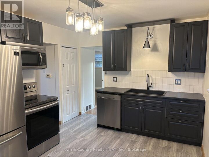 Property Photo:  1113 Crawford Avenue  ON P7E 3E1 